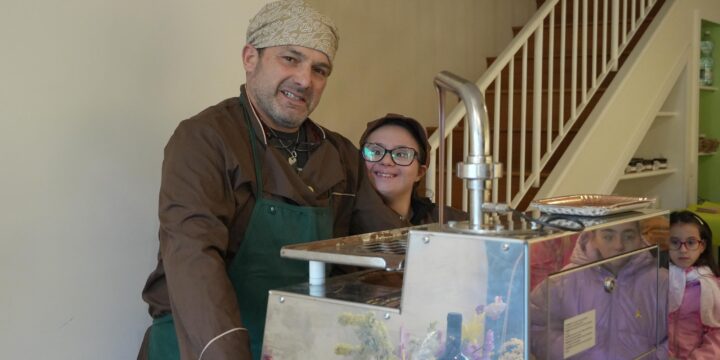 Nella bottega centonove/novantasei le uova di Pasqua dell’associazione I Diversabili