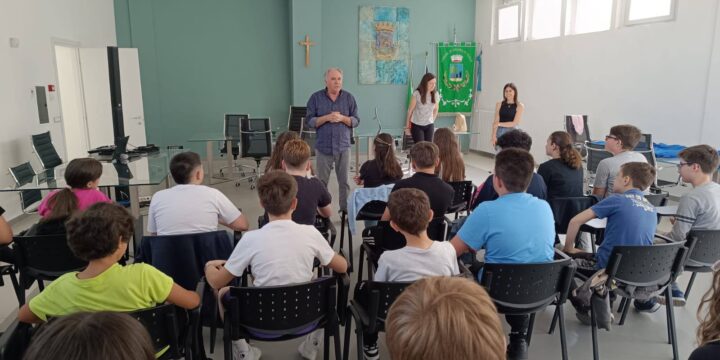 Orsara di Puglia: con “Galattica” gli alunni progettano una piscina e la presentano al sindaco