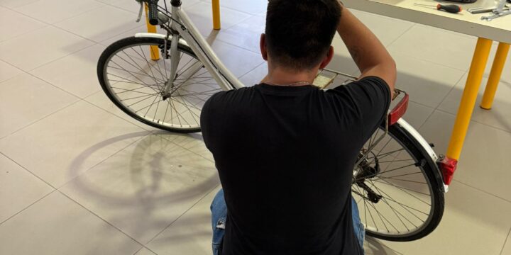 Casa delle Culture di Bari, prosegue il laboratorio di Ciclofficina