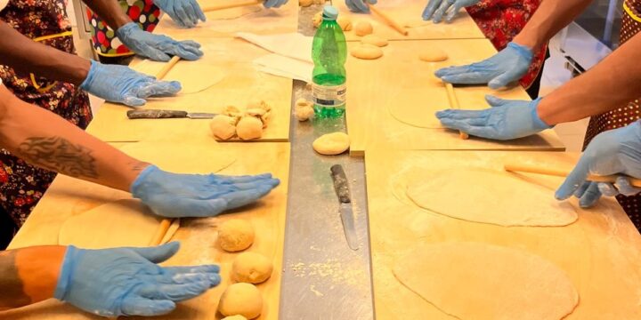 Casa delle Culture di Bari, il laboratorio di “Mensa Etnica” è un viaggio nella storia dei piatti