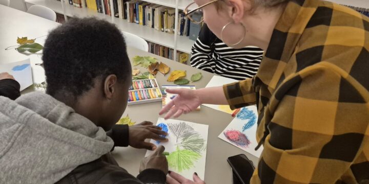 SAI di Candela, il laboratorio artistico con le le foglie cadute autunnali