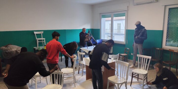 Comunità per minori di Orsara di Puglia, l’attività dei laboratori di sedie e teatro