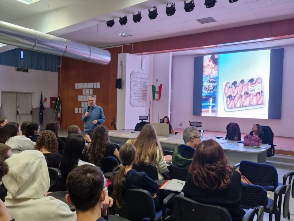 “Giornata mondiale contro la tratta degli esseri umani”, l’impegno dell’unità di strada di Medtraining