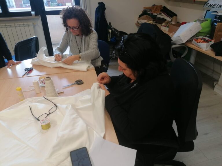 SAI Candela Vulnerabili, il battesimo di Annick e la veste bianca realizzata dal laboratorio di sartoria