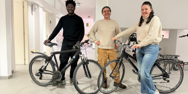 Casa delle Culture di Bari, la flotta di biciclette nata dal laboratorio di Ciclofficina