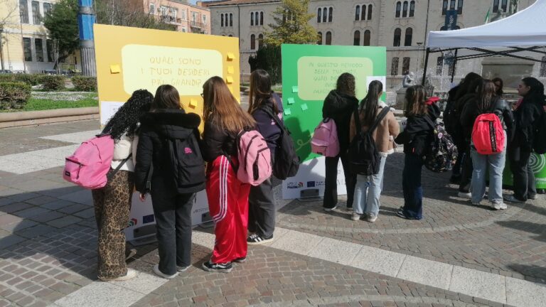 “DesTEENazione Foggia” in piazza: desideri e azioni dei giovani diventano protagonisti