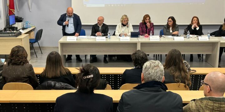 Ragazzi aggressivi e senza empatia, a Foggia la Camera Minorile ha organizzato un confronto. “DesTEEnazione” condivide la sua esperienza