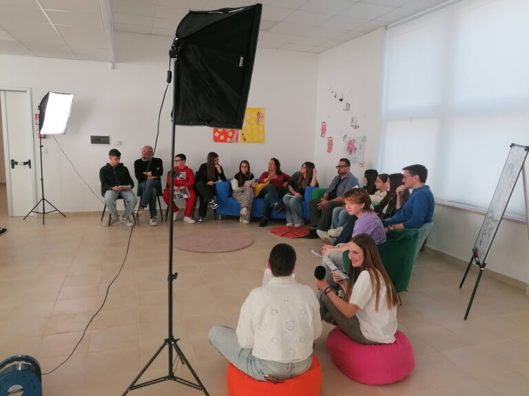 Domande e riflessioni: un successo “Talenti in cerca di ispirazione” dei cronisti del “Corriere della Dante" a DesTEENazione Foggia