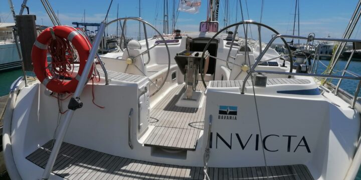 A bordo della barca “Invicta”, trafficava esseri umani oggi trasporta intercultura per la “Giornata Mondiale del Rifugiato” – VIDEO
