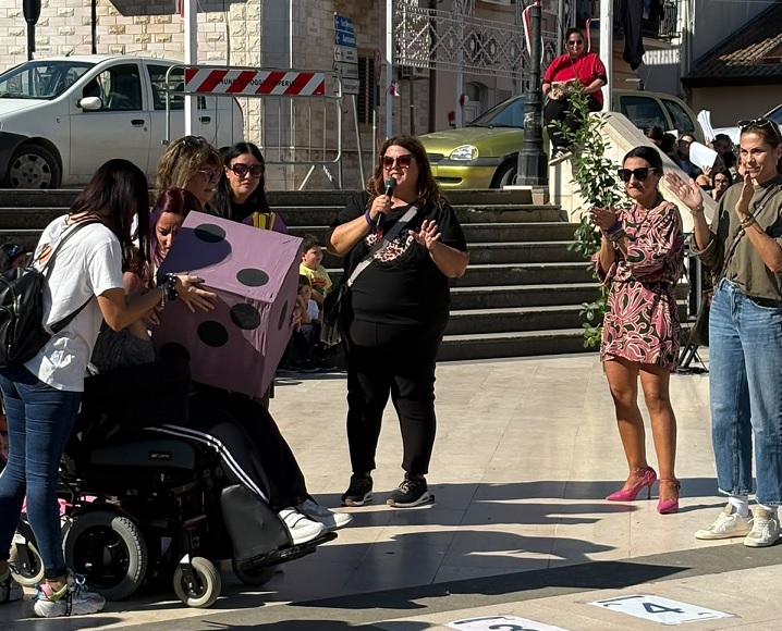 Poggio Imperiale, il Centro Diurno “Cuore con le ali” in piazza per la Giornata della Gentilezza